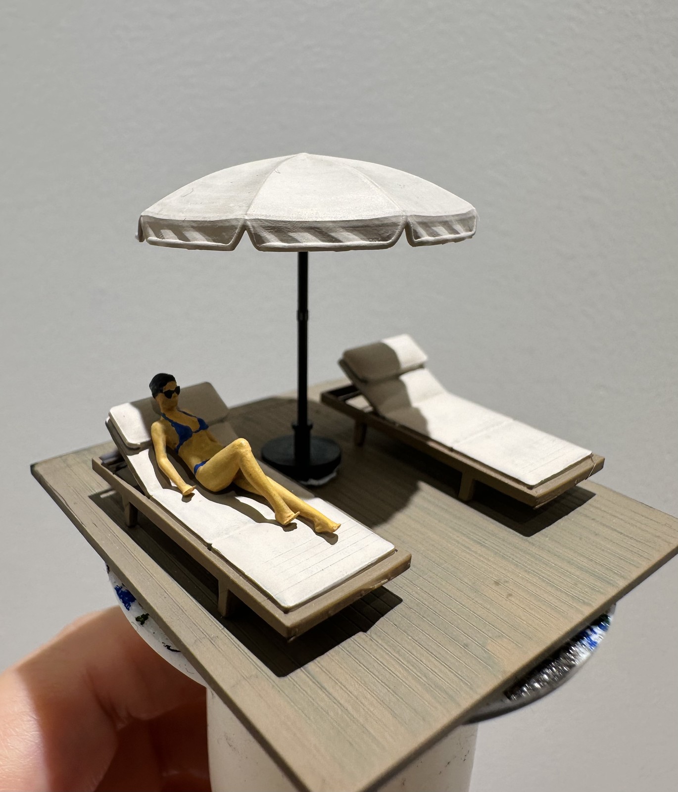 Diorama 1/64 Sun Bathing Micro - Tech Table Accessories ulasan dan harga