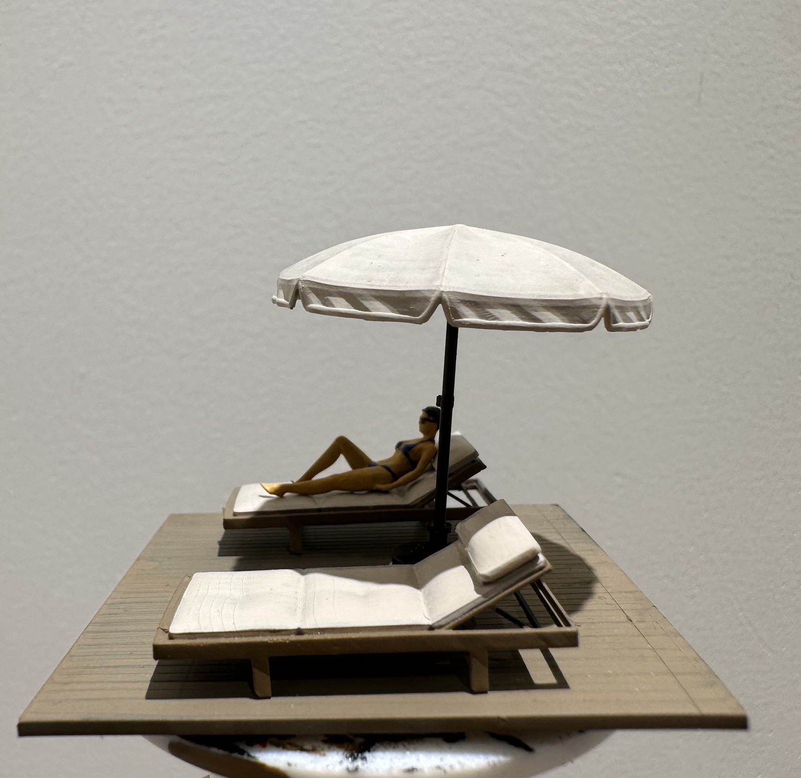 Diorama 1/64 Sun Bathing Micro - Tech Table Accessories ulasan dan harga